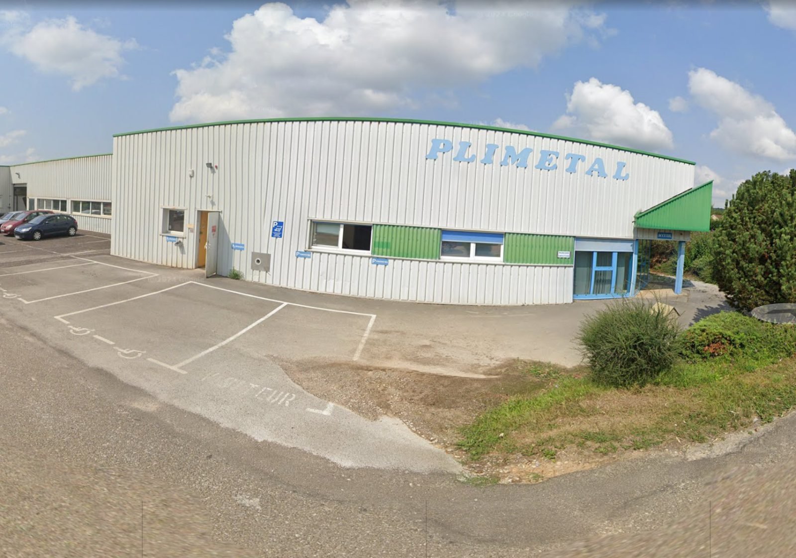 Façade du site de production Plimetal à Chaux-la-Lotière, en Haute-Saône